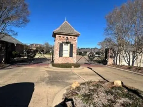 5988 & 5986 Stonegate Drive, Alexandria, LA 71303 - Image #2