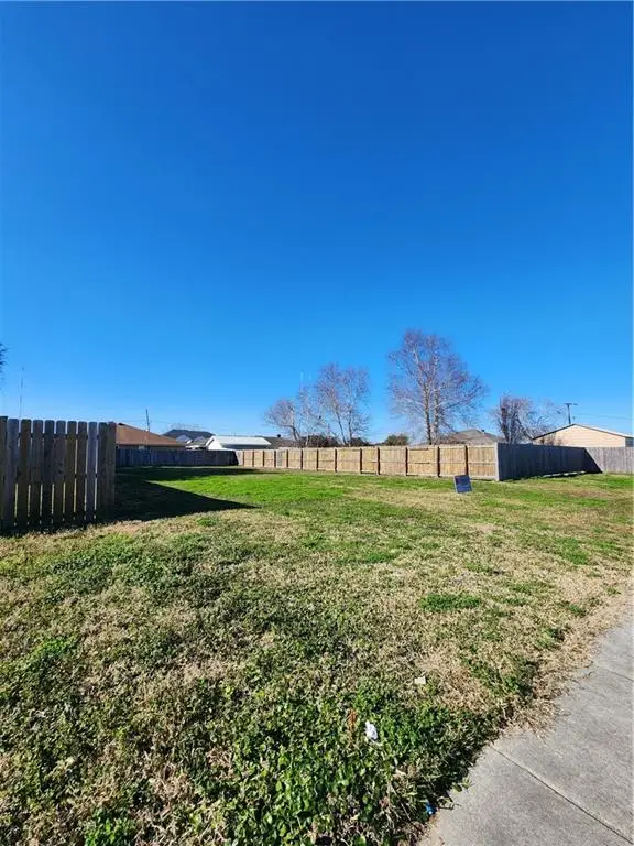 3220 Charles Court, Chalmette, LA 70043