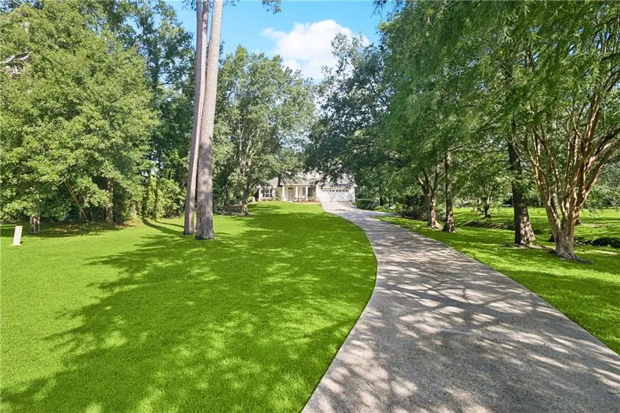 35 Elmwood Loop, Madisonville, LA 70447 - Image #2