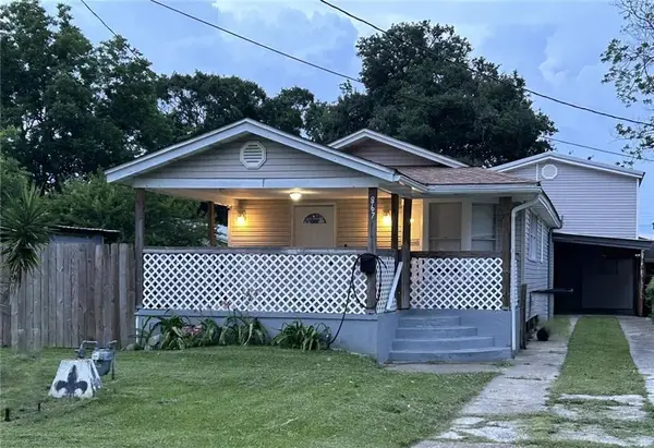 867 Avenue E, Westwego, LA 70094