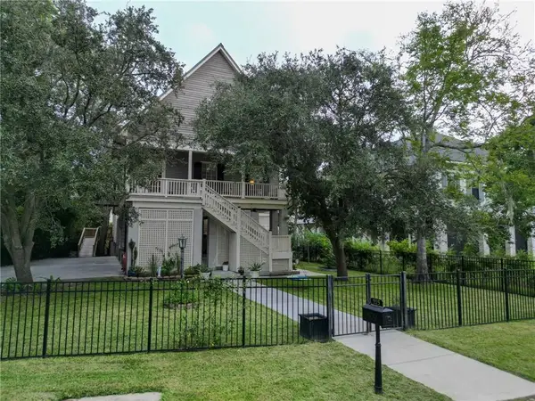 225 West Street, Mandeville, LA 70448