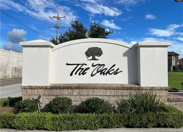 126 Oak Tree Drive, New Orleans, LA 70124