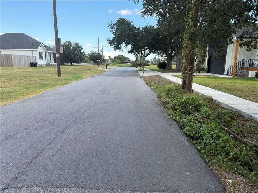 7935 Edgelake Court, New Orleans, LA 70126 - Image #3