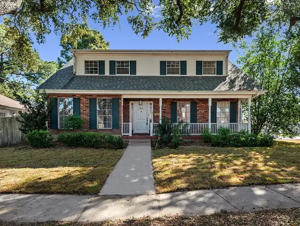 1301 Papworth Avenue, Metairie, LA 70005