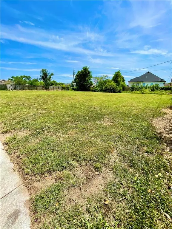 320 Doerr Drive, Arabi, LA 70032