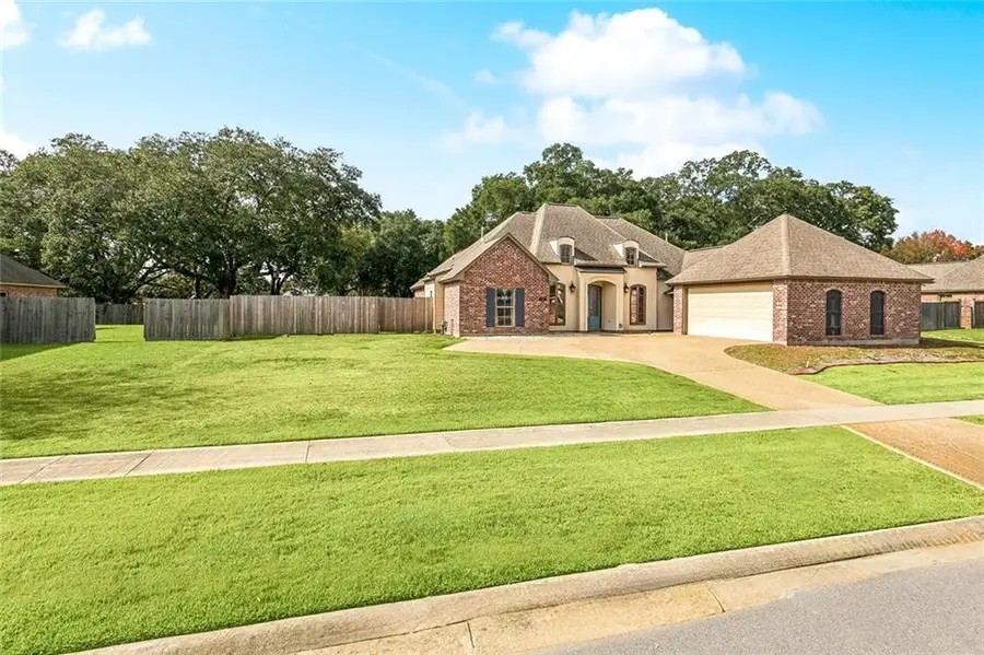 8361 Oakley Drive, Zachary, LA 70791 - Image #2