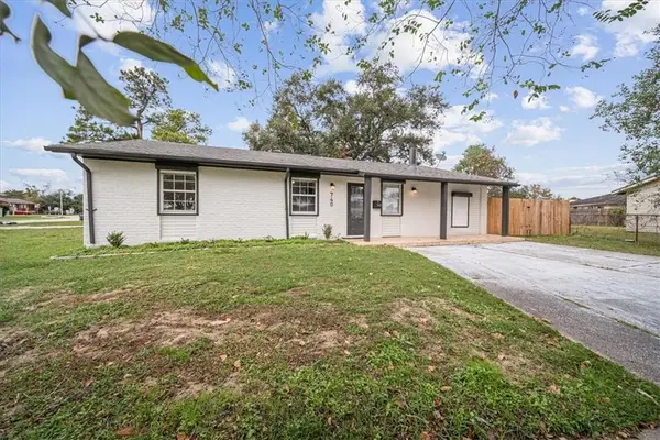 740 Willowbrook Drive, Gretna, LA 70056