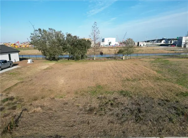 1959 E Squirewood Drive, Harvey, LA 70058