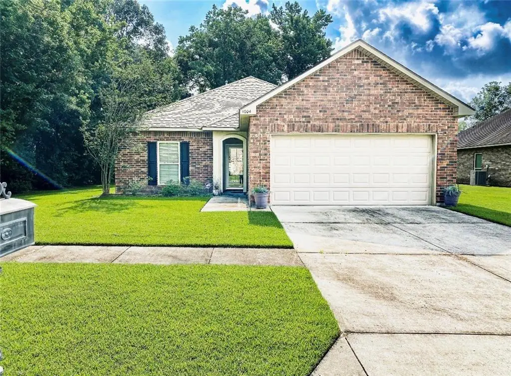 1004 S Sanctuary Avenue, Gonzales, LA 70737 - Image #1