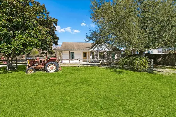 516 1/2 Oak Road, Belle Chasse, LA 70037