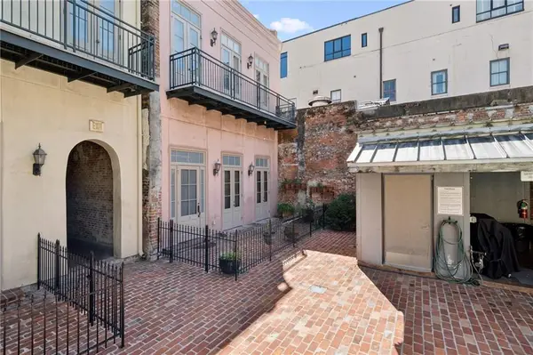 801 St. Joseph Street #18, New Orleans, LA 70113