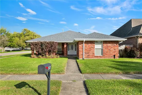 3021 Karen Drive, Chalmette, LA 70043