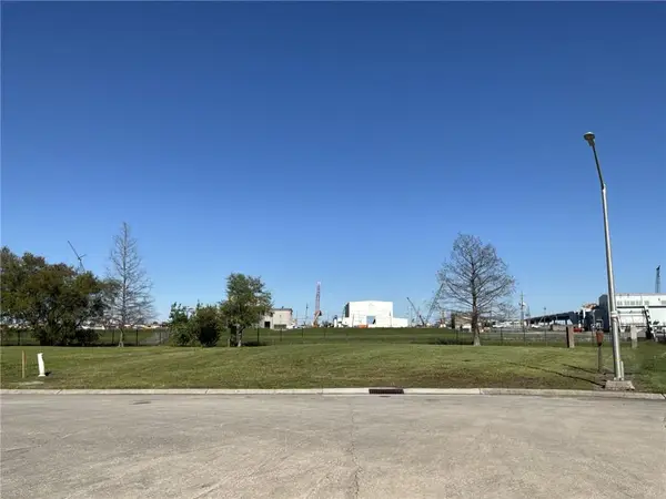 1963 Squirewood Court, Harvey, LA 70058