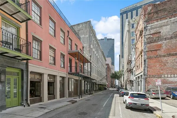 420 Common Street #1A, New Orleans, LA 70130