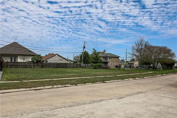 309 Cougar Drive, Arabi, LA 70032