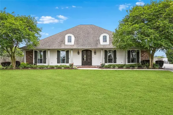 214 Poinsettia Drive, Belle Chasse, LA 70037