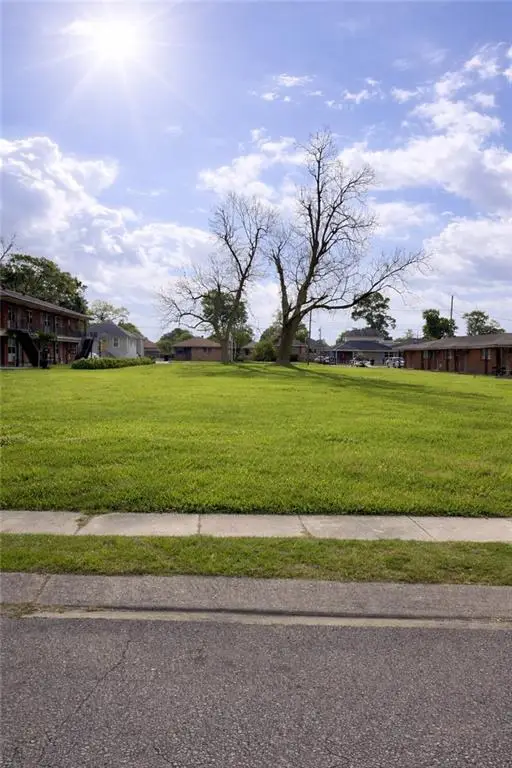 3421 Pakenham Drive, Chalmette, LA 70043