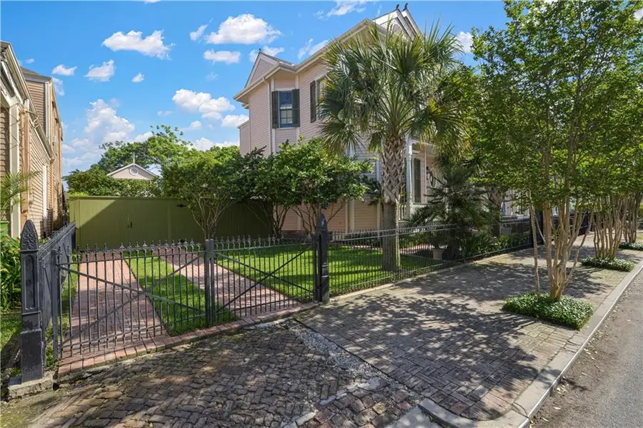 221-23 Pelican Avenue, New Orleans, LA 70114 - #2