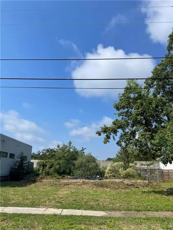 5016 Warrington Drive, New Orleans, LA 70122
