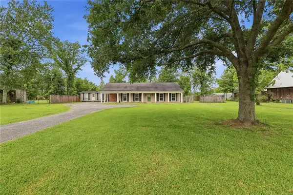 18499 Magnolia Est., Prairieville, LA 70769