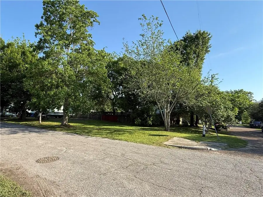 400 Tupelo Street, New Orleans, LA 70117 - #3