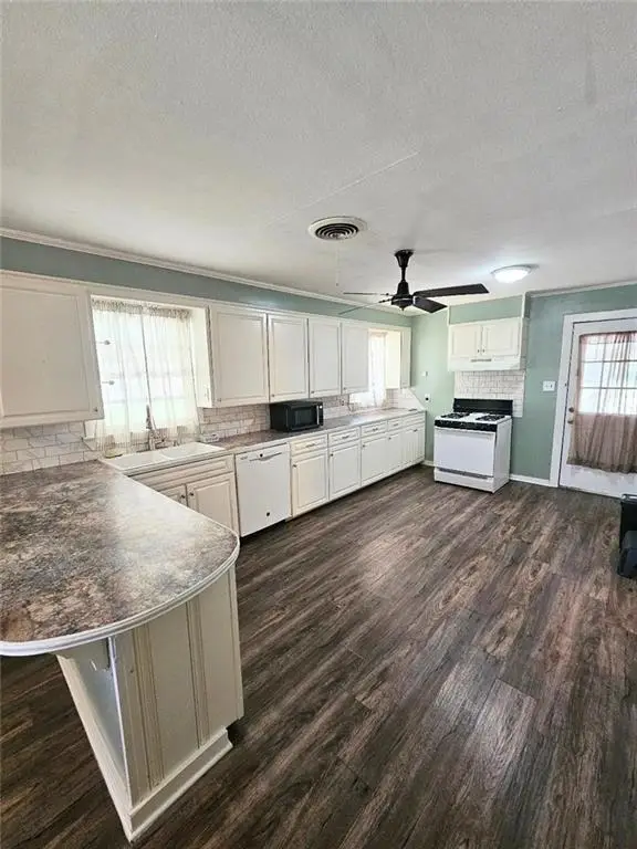220 Louisiana Avenue, Winnfield, LA 71483 - #3