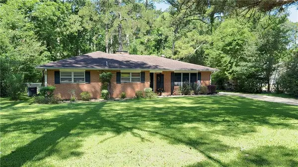 565 Edgewood Drive, Pineville, LA 71360
