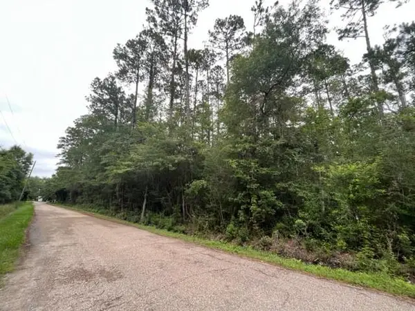 Lynn Street, Lacombe, LA 70445