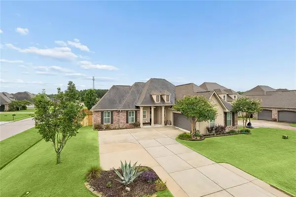 301 Old Place Lane, Madisonville, LA 70447