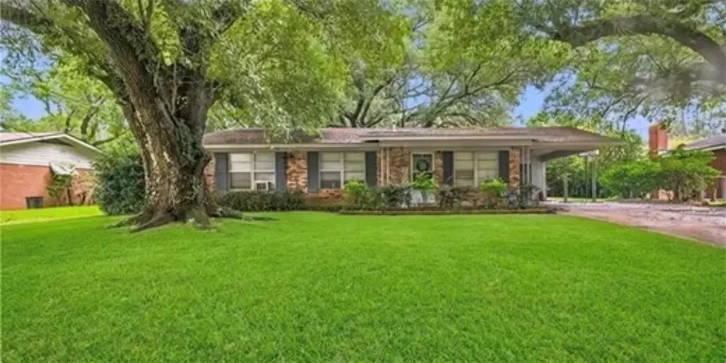 5011 Donald Drive, Alexandria, LA 71302 - #1