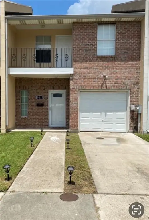 8223 Edinburgh Street, New Orleans, LA 70118