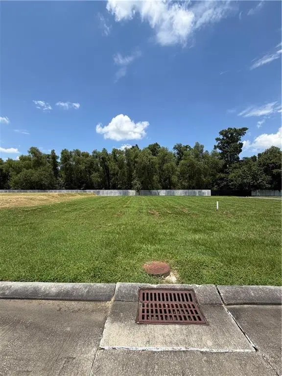 139 Forest Oaks Drive, New Orleans, LA 70131