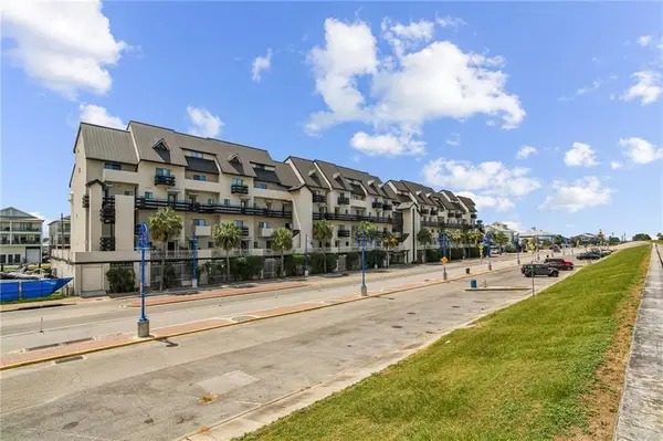 7300 Lakeshore Drive #15, New Orleans, LA 70124