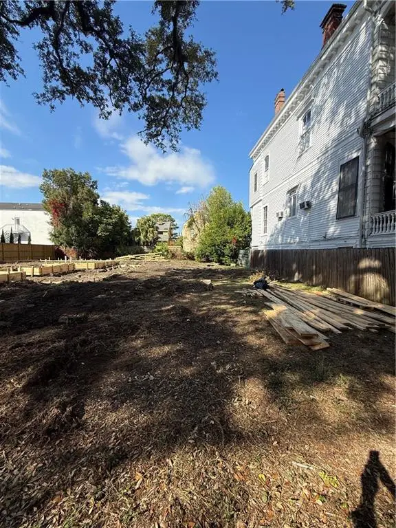 2215 Carondelet Street, New Orleans, LA 70130