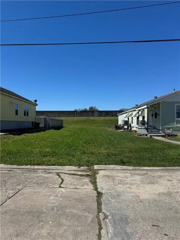 6052 Warrington Drive, New Orleans, LA 70122