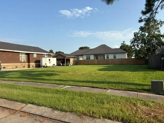 8421 Fairfax Drive, Chalmette, LA 70043 - #2