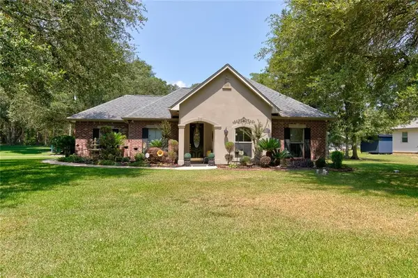 61221 Forest Drive, Lacombe, LA 70445