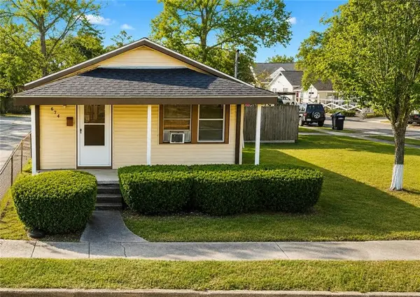 674 Hickory Avenue, Harahan, LA 70123