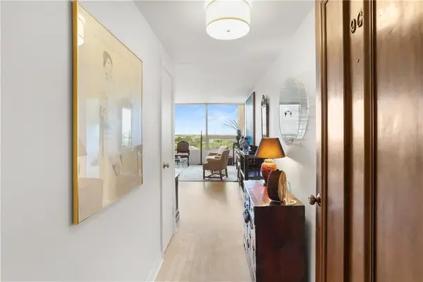 2100 St Charles Avenue #9G, New Orleans, LA 70130