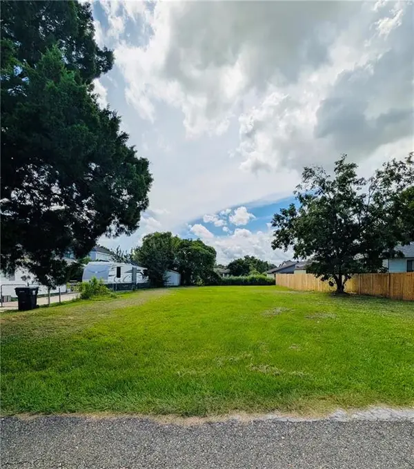 202 2nd Street, Chalmette, LA 70043