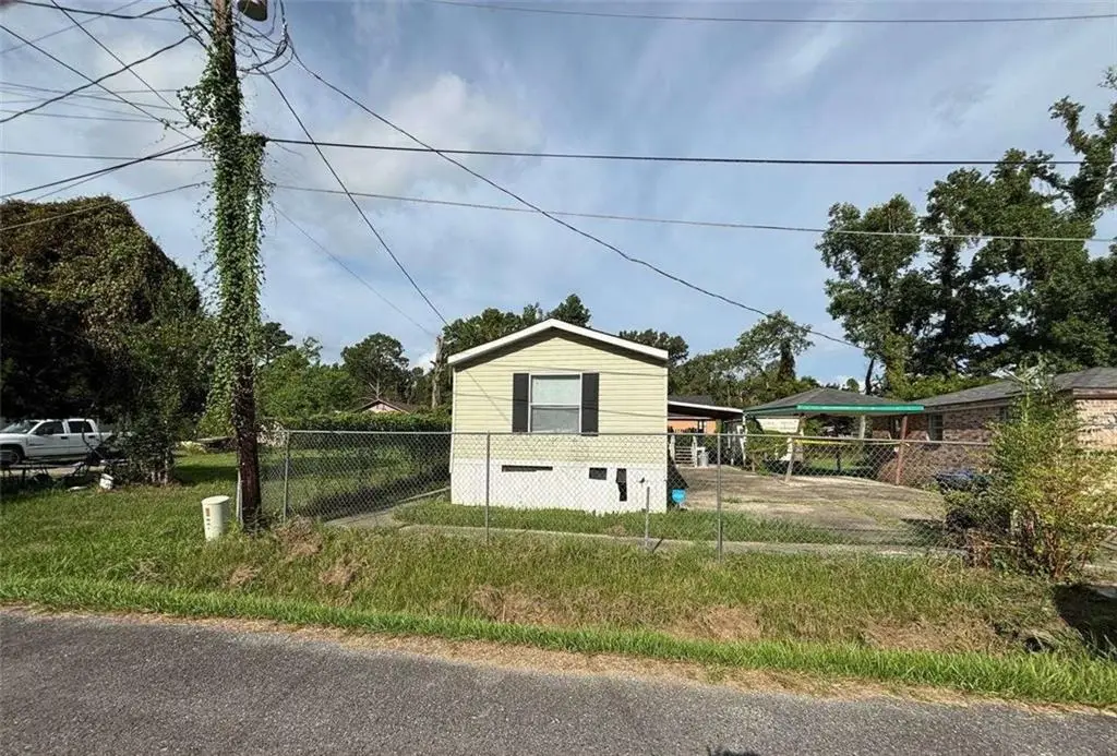 901 S George Avenue, Gonzales, LA 70737 - #1