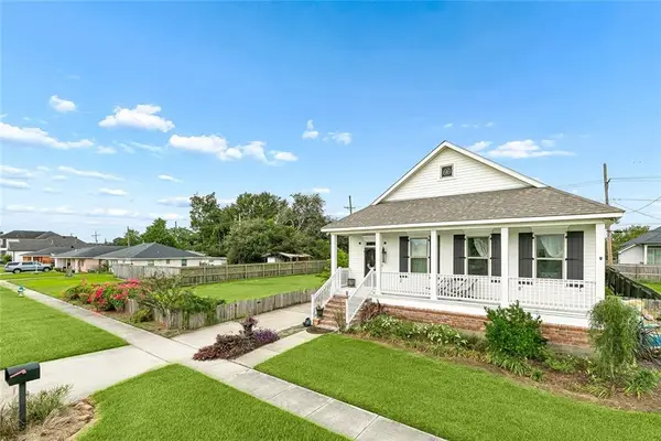 1324 Perrin Drive, Arabi, LA 70032