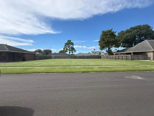 2716 Chalona Drive, Chalmette, LA 70043