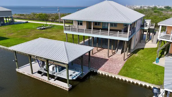 14 Sandy Point Dr, Grand Isle, LA 70358