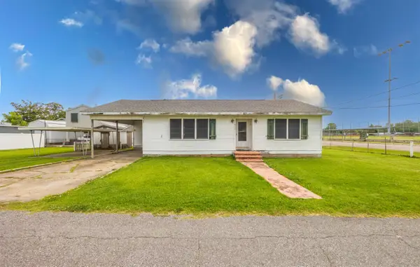 605 8th St, Lockport, LA 70374