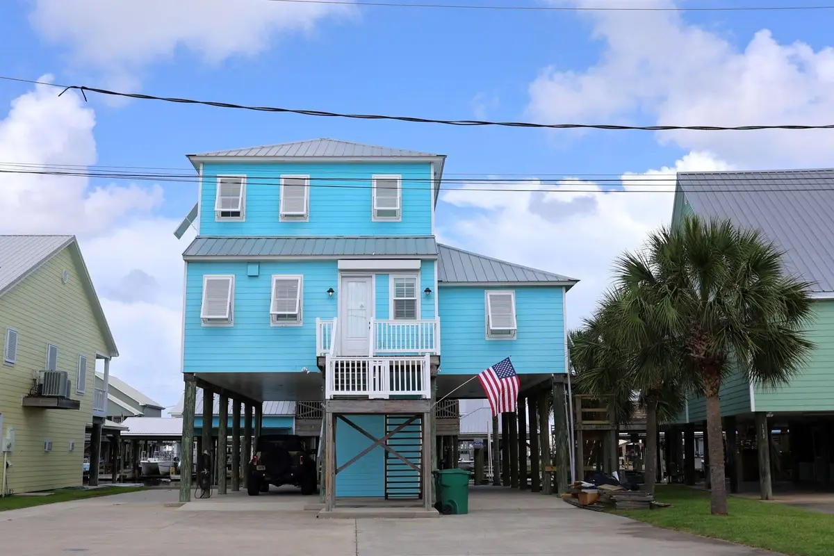 131 Melancon St, Golden Meadow, LA 70357 - #1