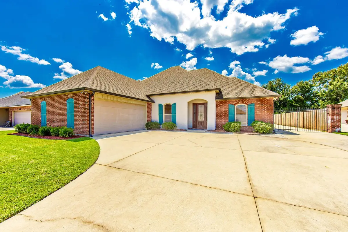 316 Brentwood Dr, Houma, LA 70360 - #1