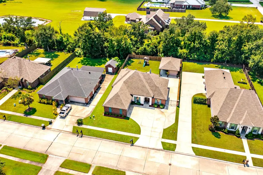 316 Brentwood Dr, Houma, LA 70360 - #2
