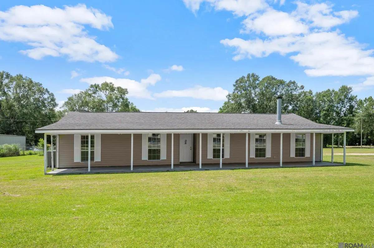 10118 Saray Dr, Denham Springs, LA 70726 - Image #1