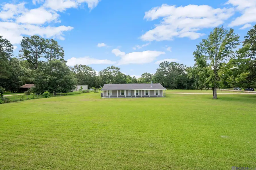 10118 Saray Dr, Denham Springs, LA 70726 - Image #2